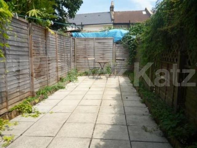 			Gorgeous 2 bed flat with patio, 2 Bedroom, 1 bath, 1 reception Ground Floor Flat			 Crescent Road, Alexandra Palace