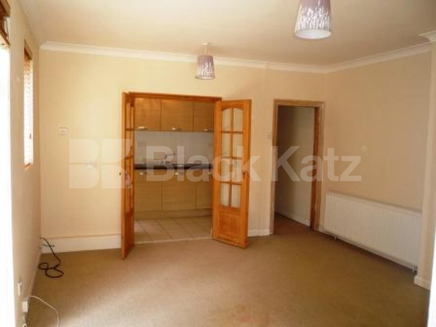 			Gorgeous 2 bed flat with patio, 2 Bedroom, 1 bath, 1 reception Ground Floor Flat			 Crescent Road, Alexandra Palace