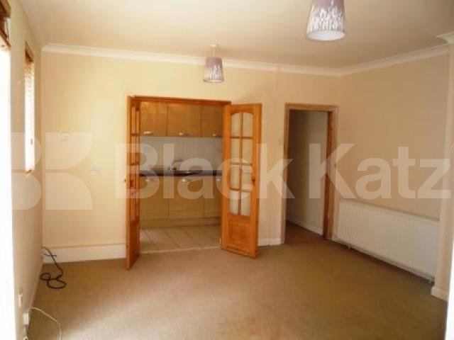 			Gorgeous 2 bed flat with patio, 2 Bedroom, 1 bath, 1 reception Ground Floor Flat			 Crescent Road, Alexandra Palace