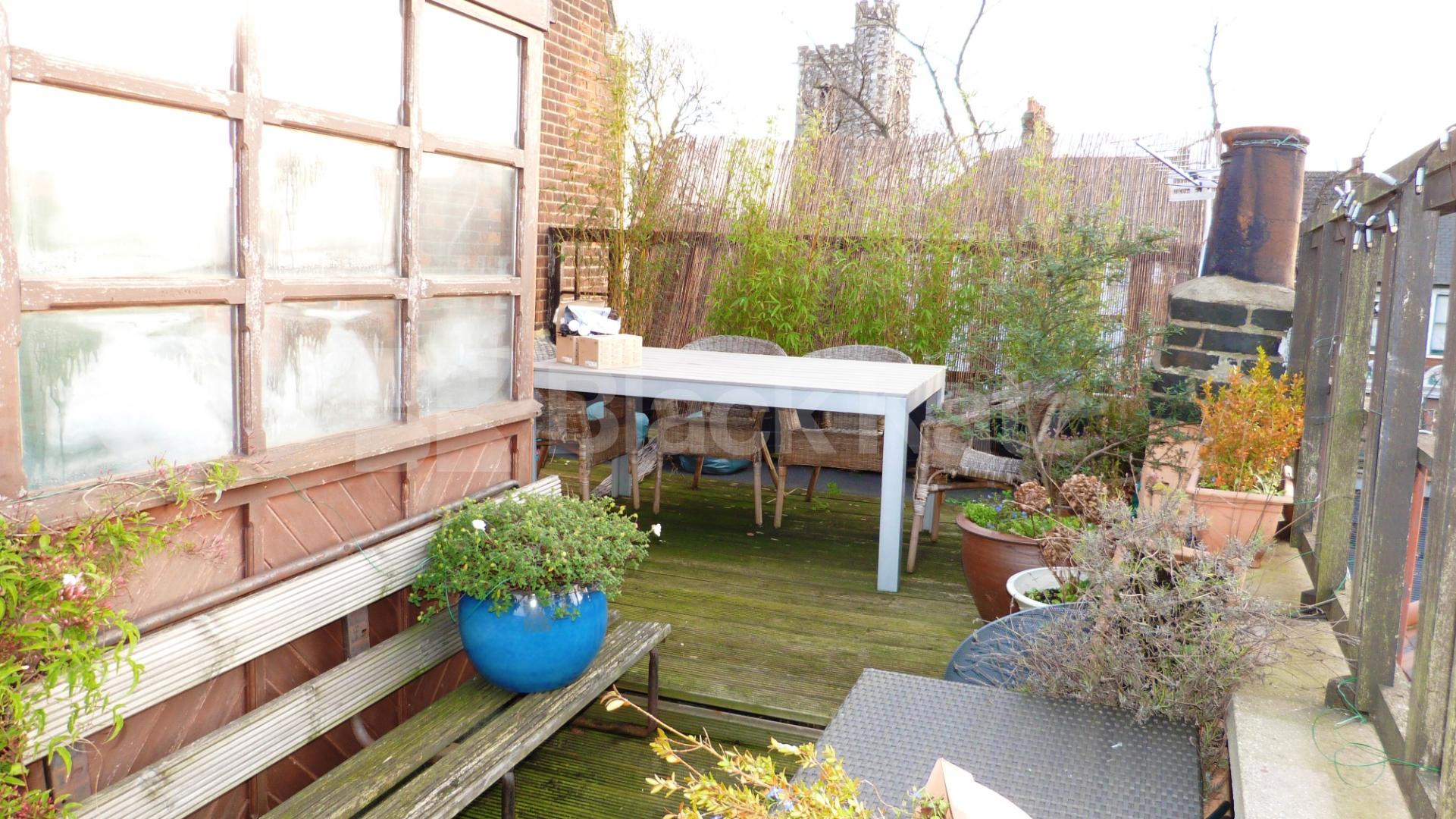 			A 3 bed Coach house in the heart of Hornsey, 3 Bedroom, 1 bath, 1 reception House			 Hornsey High Street, Hornsey