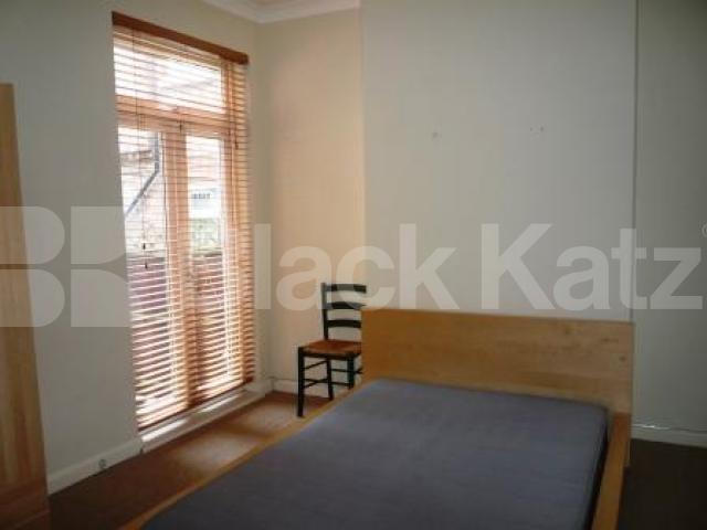 			Gorgeous 2 bed flat with patio, 2 Bedroom, 1 bath, 1 reception Ground Floor Flat			 Crescent Road, Alexandra Palace