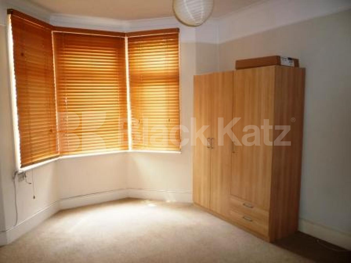 			Gorgeous 2 bed flat with patio, 2 Bedroom, 1 bath, 1 reception Ground Floor Flat			 Crescent Road, Alexandra Palace