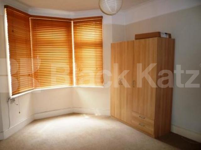 			Gorgeous 2 bed flat with patio, 2 Bedroom, 1 bath, 1 reception Ground Floor Flat			 Crescent Road, Alexandra Palace