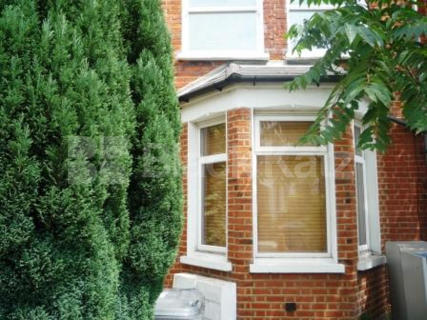 			Gorgeous 2 bed flat with patio, 2 Bedroom, 1 bath, 1 reception Ground Floor Flat			 Crescent Road, Alexandra Palace