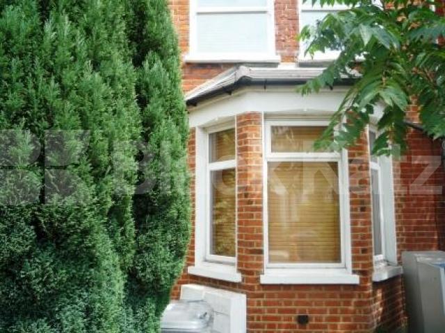 			Gorgeous 2 bed flat with patio, 2 Bedroom, 1 bath, 1 reception Ground Floor Flat			 Crescent Road, Alexandra Palace