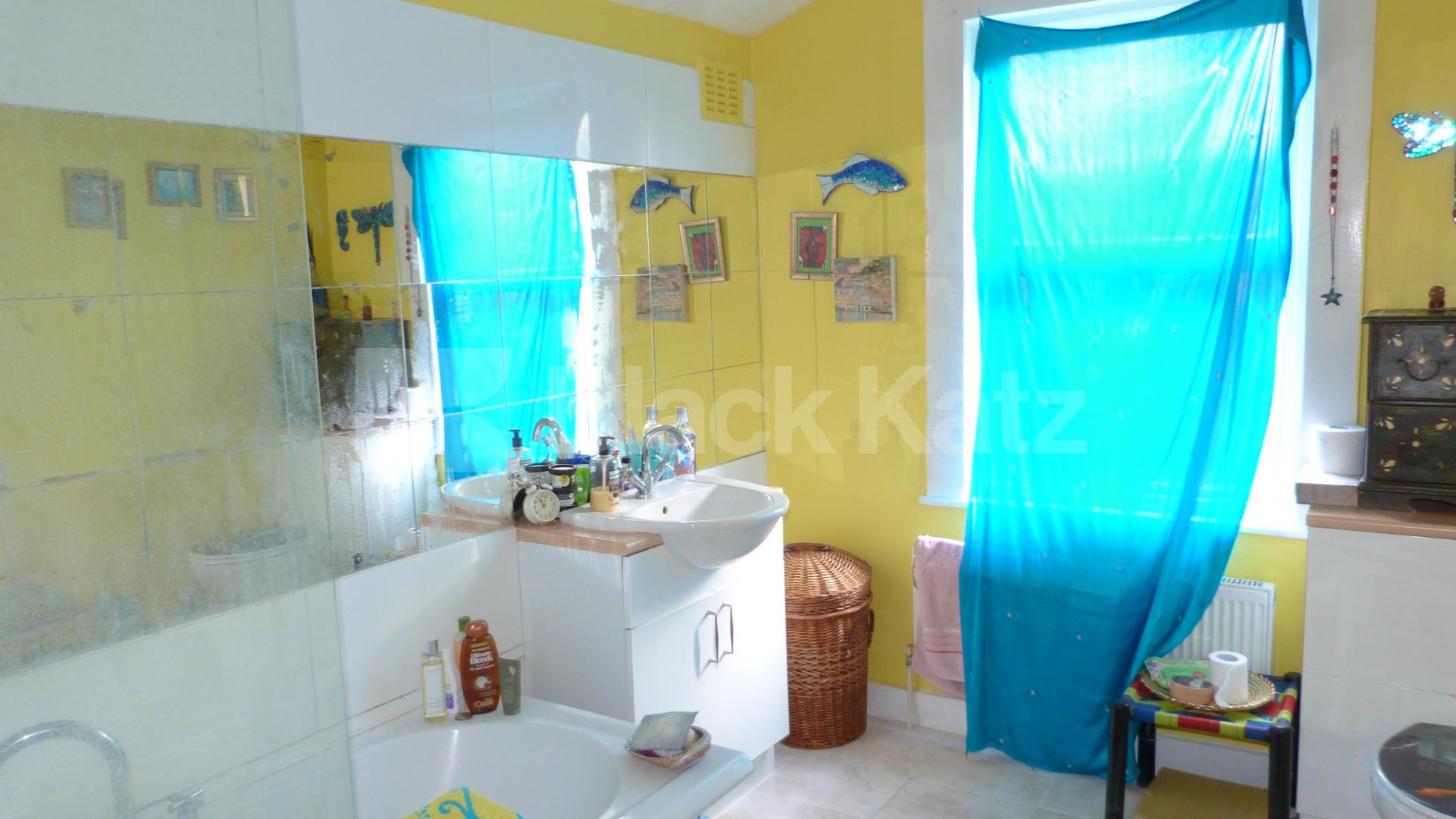 			Inclusive Of All Bills !, Studio Apartment, 1 bath, 1 reception Studio			 Hampden Road, Muswell Hill