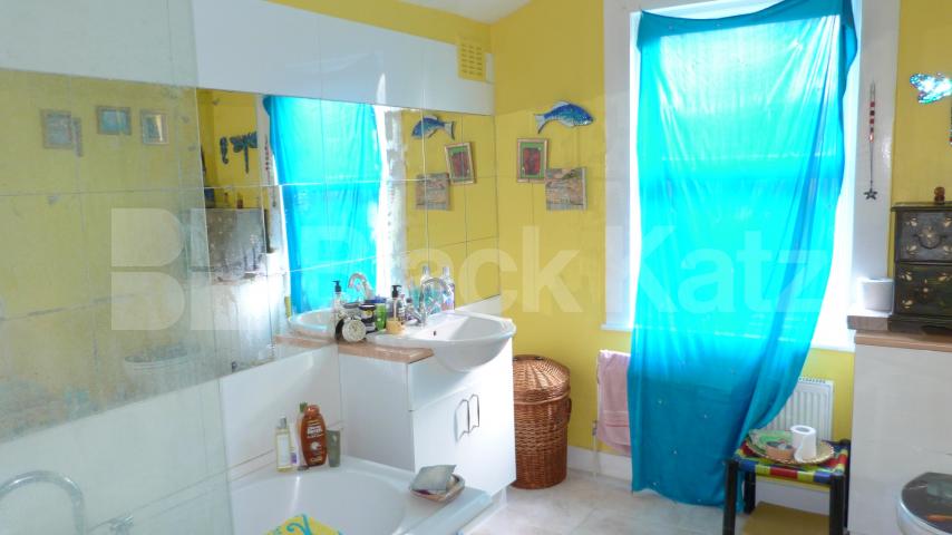 			Inclusive Of All Bills !, Studio Apartment, 1 bath, 1 reception Studio			 Hampden Road, Muswell Hill