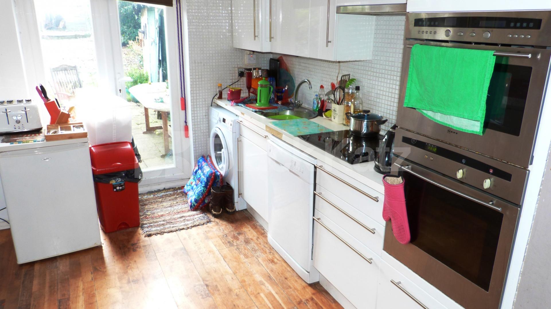 			Inclusive Of All Bills !, Studio Apartment, 1 bath, 1 reception Studio			 Hampden Road, Muswell Hill