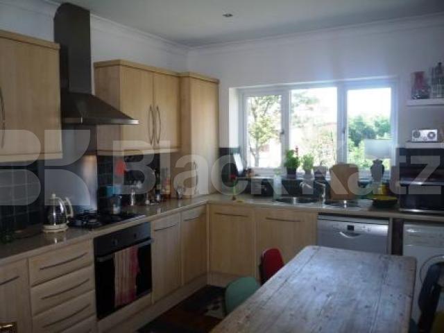 			LET, 3 Bedroom, 1 bath, 1 reception Flat			 Rathcoole Gardens, CROUCH END