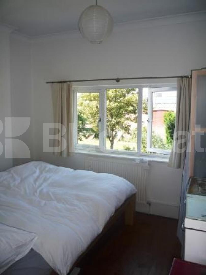 			LET, 3 Bedroom, 1 bath, 1 reception Flat			 Rathcoole Gardens, CROUCH END