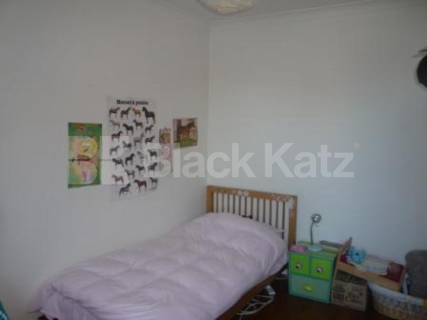 			LET, 3 Bedroom, 1 bath, 1 reception Flat			 Rathcoole Gardens, CROUCH END