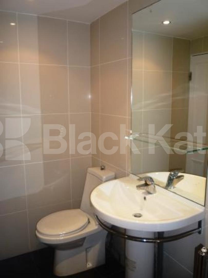 			3 Bedroom, 1 bath, 1 reception Flat			 High Street, HORNSEY 