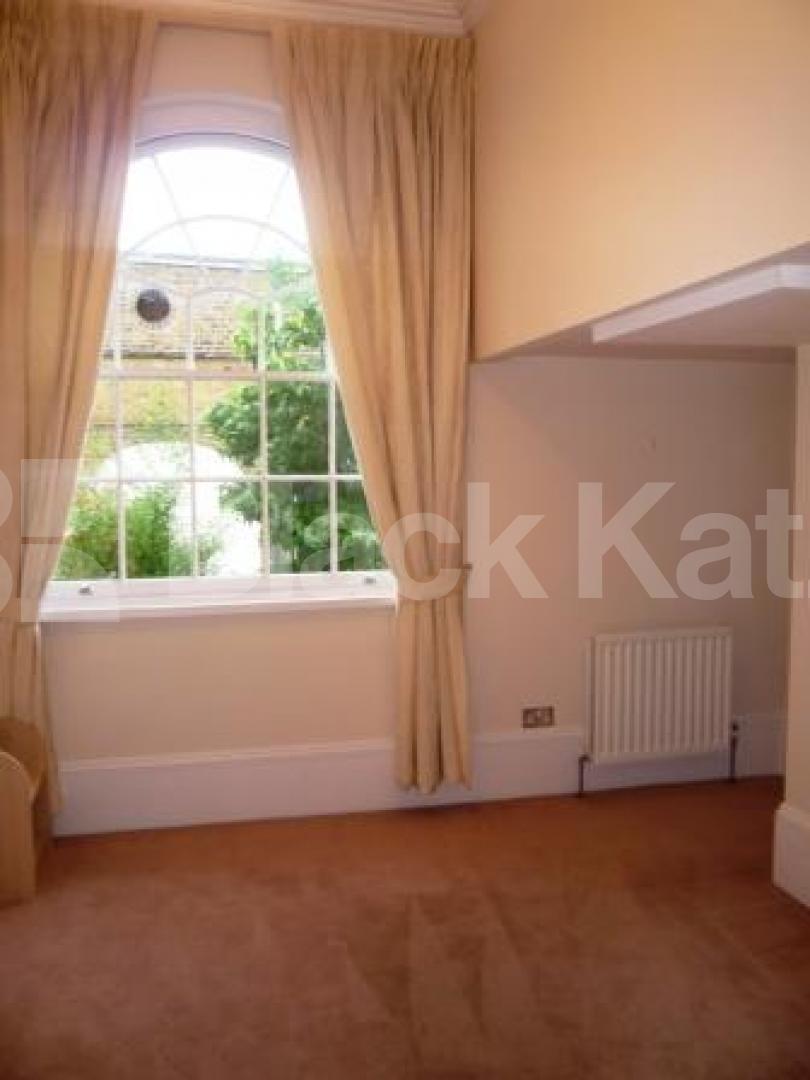			3 Bedroom, 1 bath, 1 reception Flat			 High Street, HORNSEY 