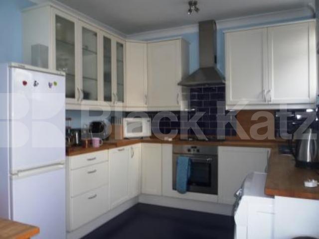 			2 Bedroom, 1 bath, 1 reception Flat			 Donovan Avenue, MUSWELL HILL
