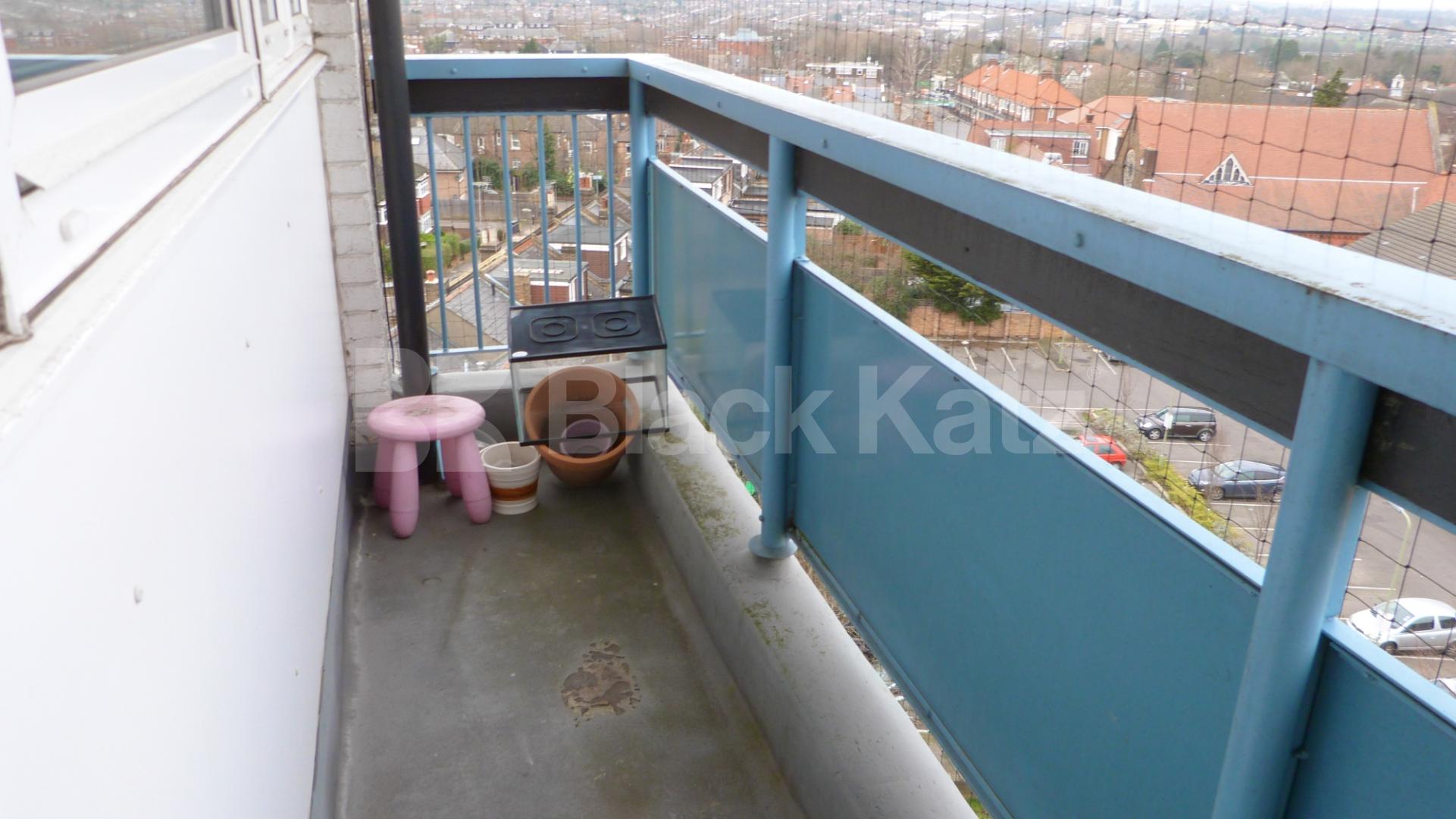 			2 Bedroom, 1 bath, 1 reception Apartment			 Norfolk Close, East Finchley