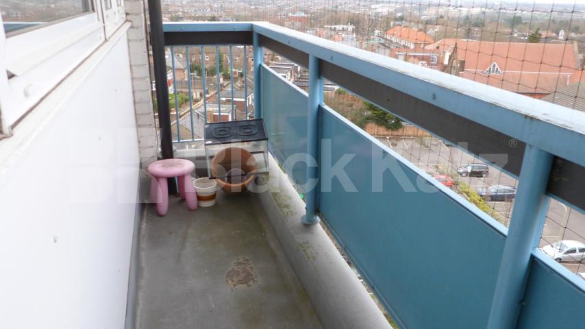 			3 Bedroom, 1 bath, 1 reception Apartment			 Norfolk Close, East Finchley