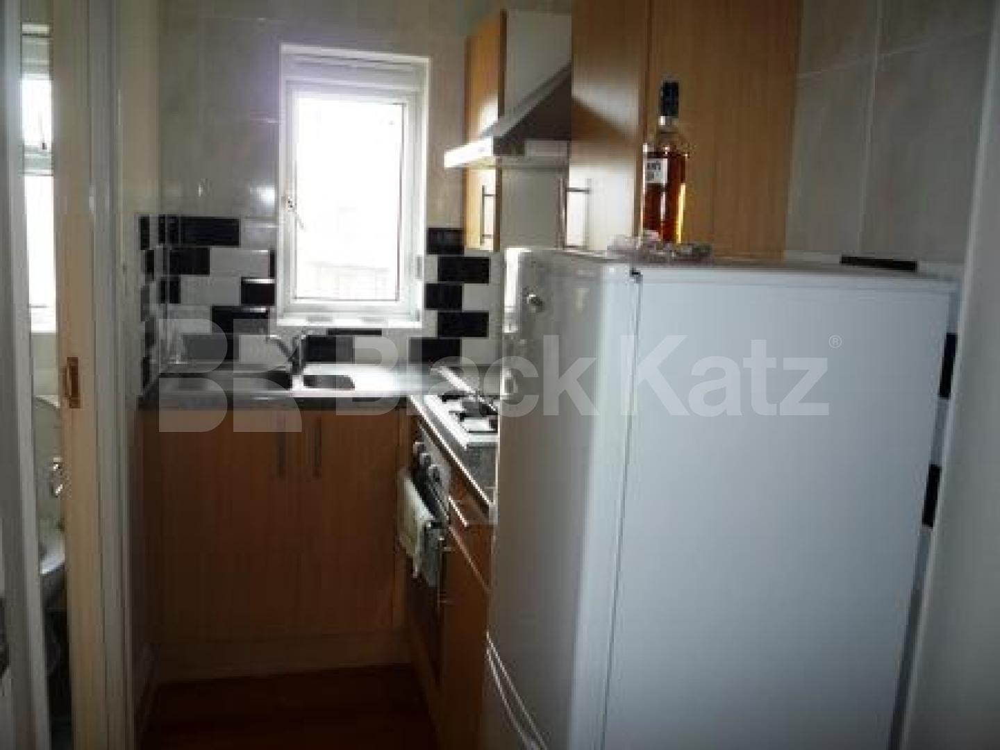 			Inclusive of Water!, Studio Apartment, 1 bath, 1 reception Studio			 Park Road, CROUCH END