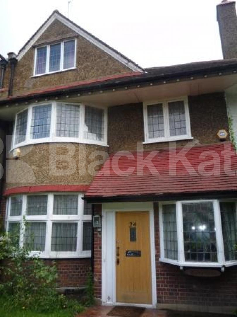 			Includes all bills, 1 Bedroom, 1 bath, 1 reception Flat			 Great North Road, HIGHGATE
