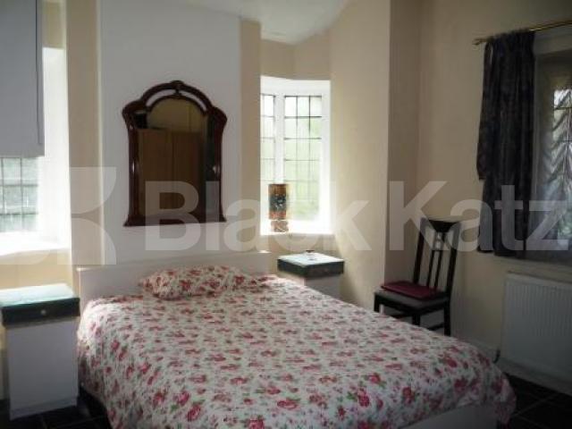 			Includes all bills, 1 Bedroom, 1 bath, 1 reception Flat			 Great North Road, HIGHGATE