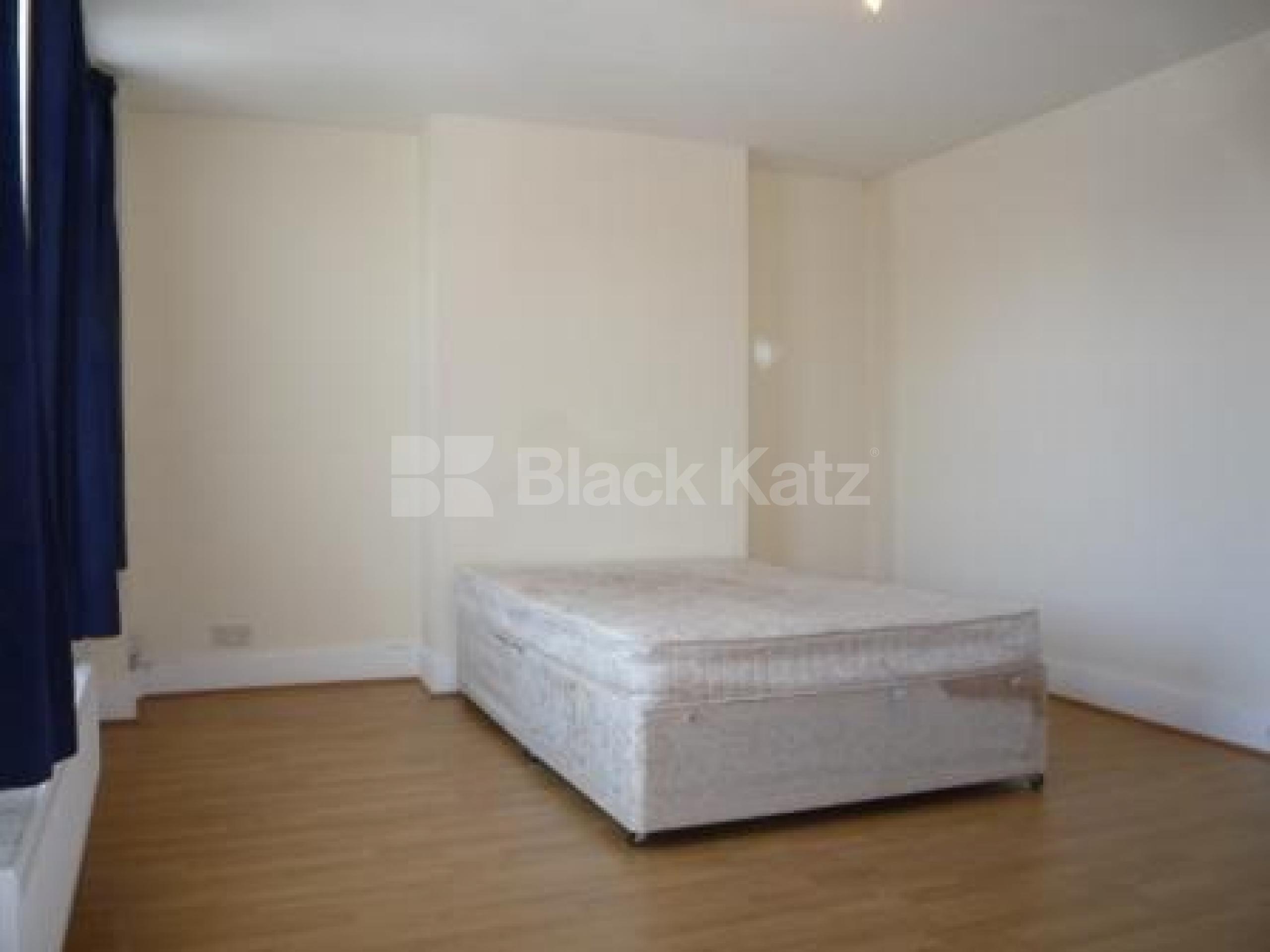 			3/4 Bedroom Flat!, 4 Bedroom, 1 bath, 1 reception Maisonette			 High Road, Wood Green N22