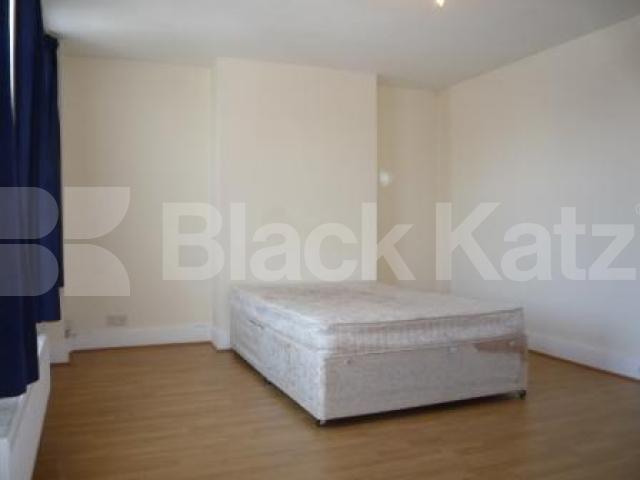 			3/4 Bedroom Flat!, 4 Bedroom, 1 bath, 1 reception Maisonette			 High Road, Wood Green