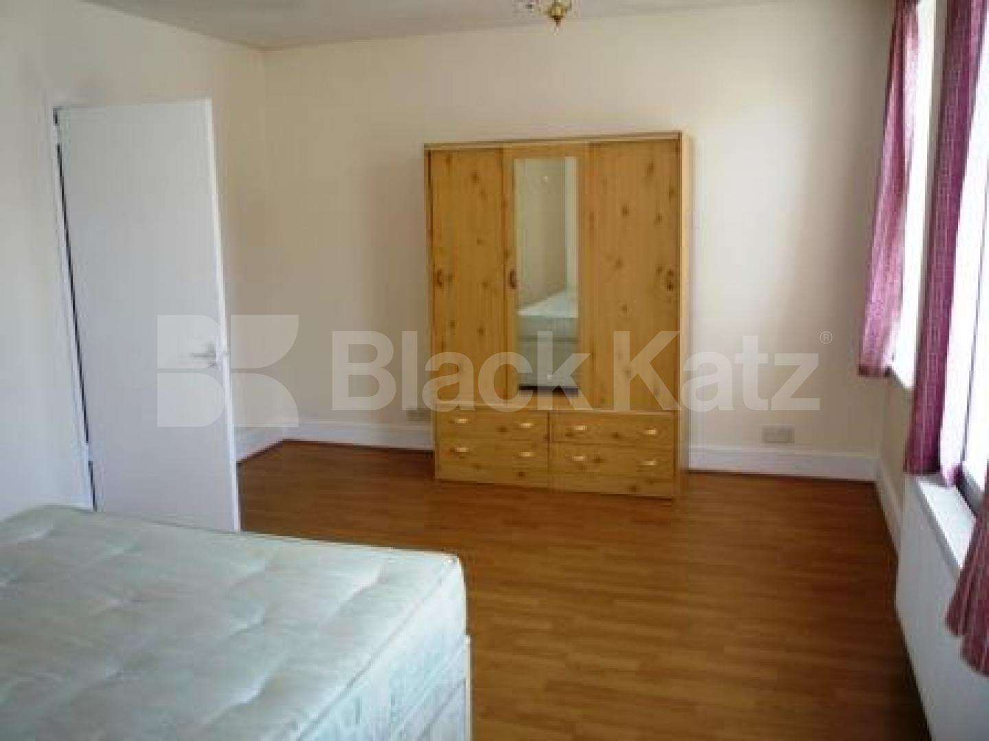 			3/4 Bedroom Flat!, 4 Bedroom, 1 bath, 1 reception Maisonette			 High Road, Wood Green