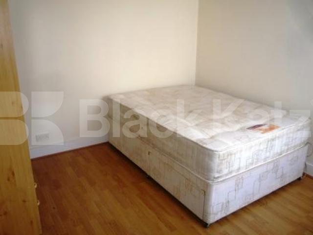 			3/4 Bedroom Flat!, 4 Bedroom, 1 bath, 1 reception Maisonette			 High Road, Wood Green