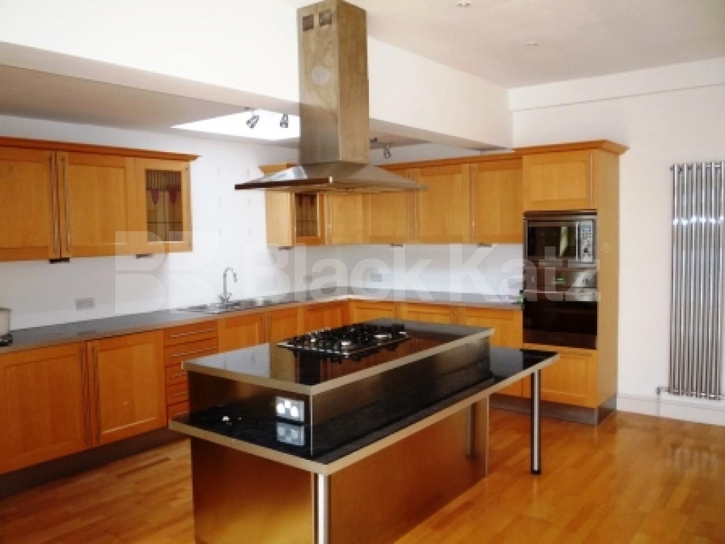 			4 Bedroom, 1 bath, 1 reception House			 Bedford Road, CROUCH END