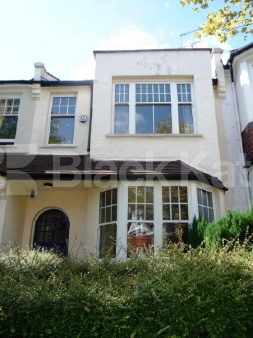 			4 Bedroom, 1 bath, 1 reception House			 Bedford Road, CROUCH END