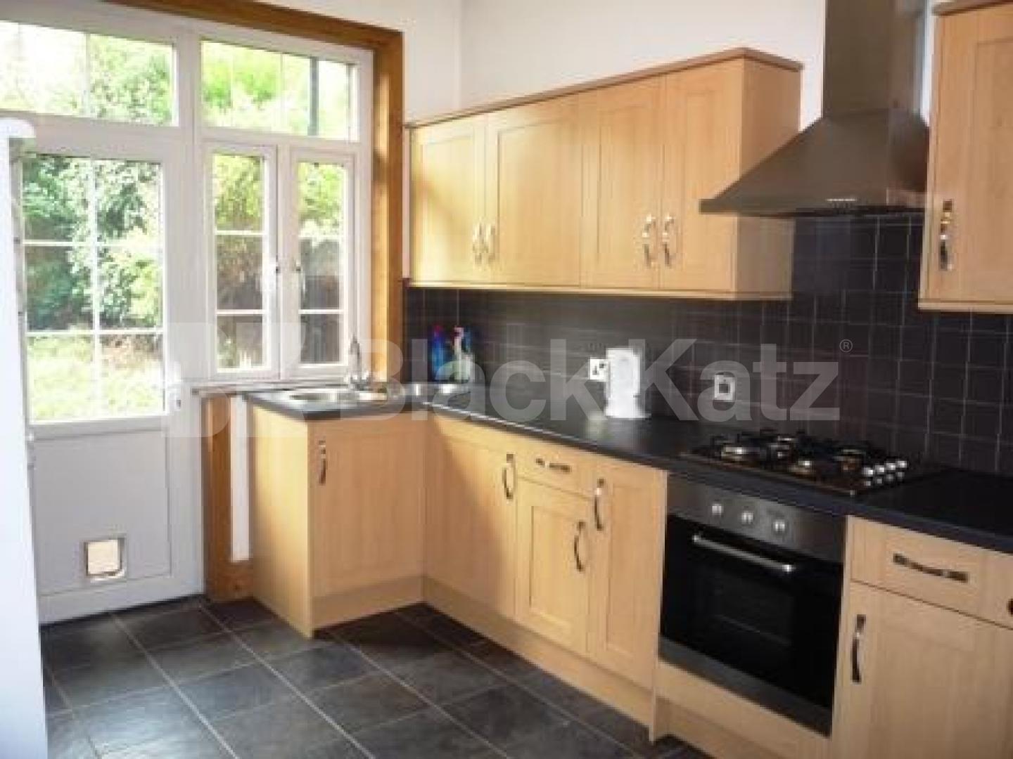			3 Bedroom, 1 bath, 1 reception Flat			 Tottenham Lane, CROUCH END