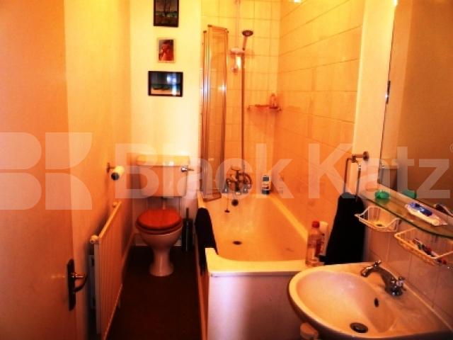 			NEW INSTRUCTION!, 1 Bedroom, 1 bath, 1 reception Flat			 Crouch End Hill, CROUCH END