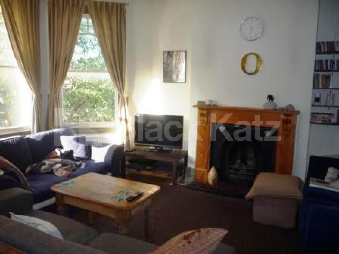 			LET!, 2 Bedroom, 1 bath, 1 reception Flat			 Falkland Road, TURNPIKE LANE
