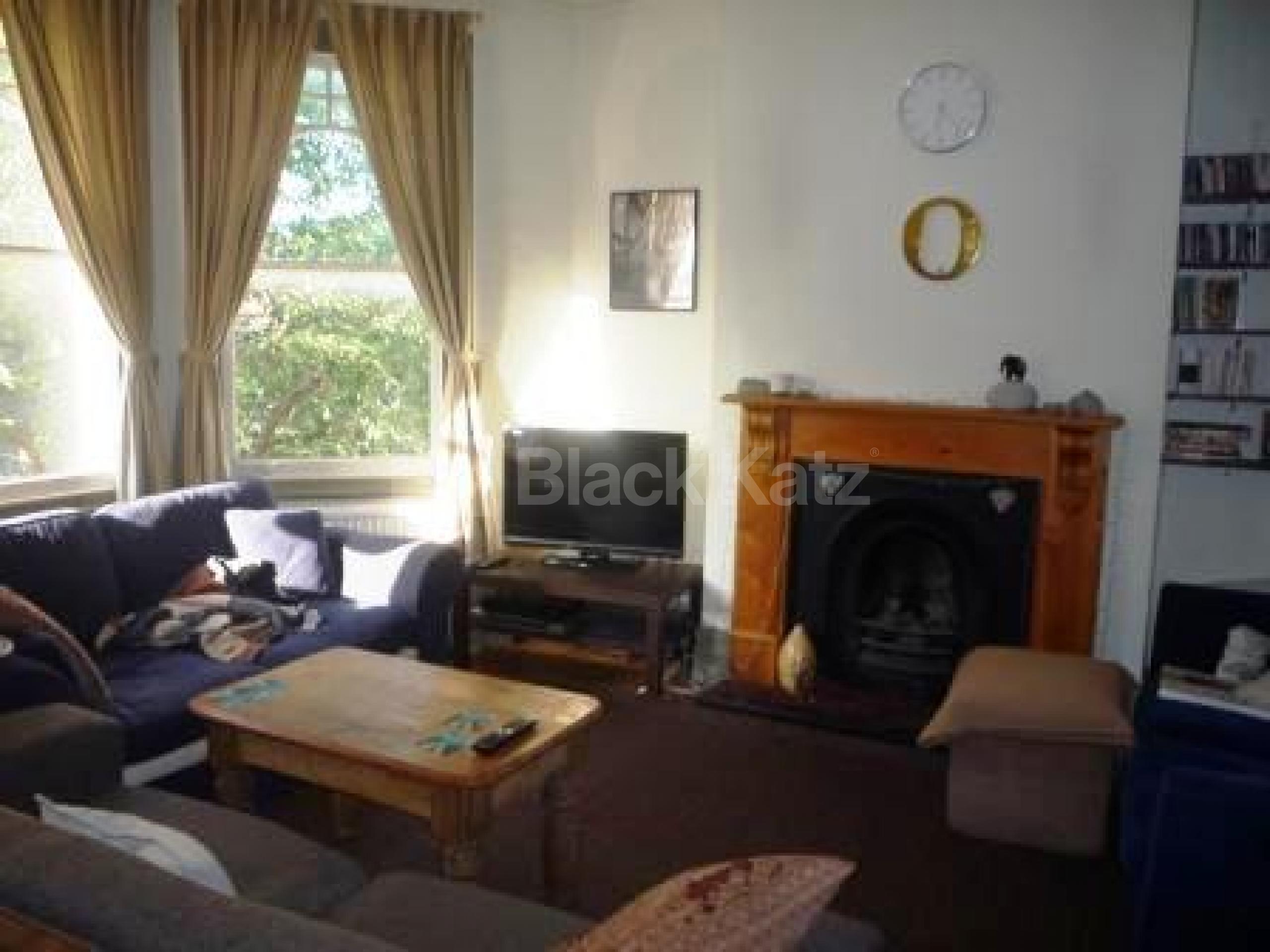 			LET!, 2 Bedroom, 1 bath, 1 reception Flat			 Falkland Road, TURNPIKE LANE N8