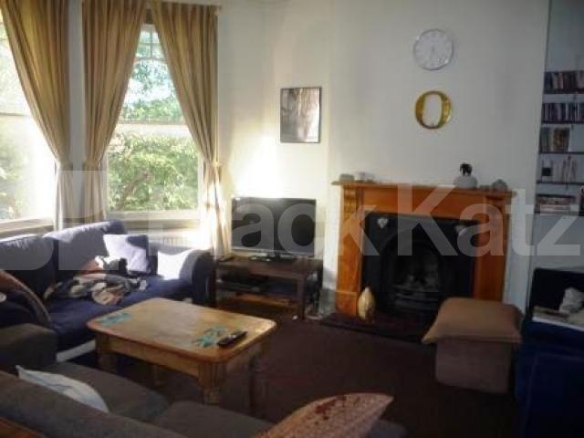 			LET!, 2 Bedroom, 1 bath, 1 reception Flat			 Falkland Road, TURNPIKE LANE