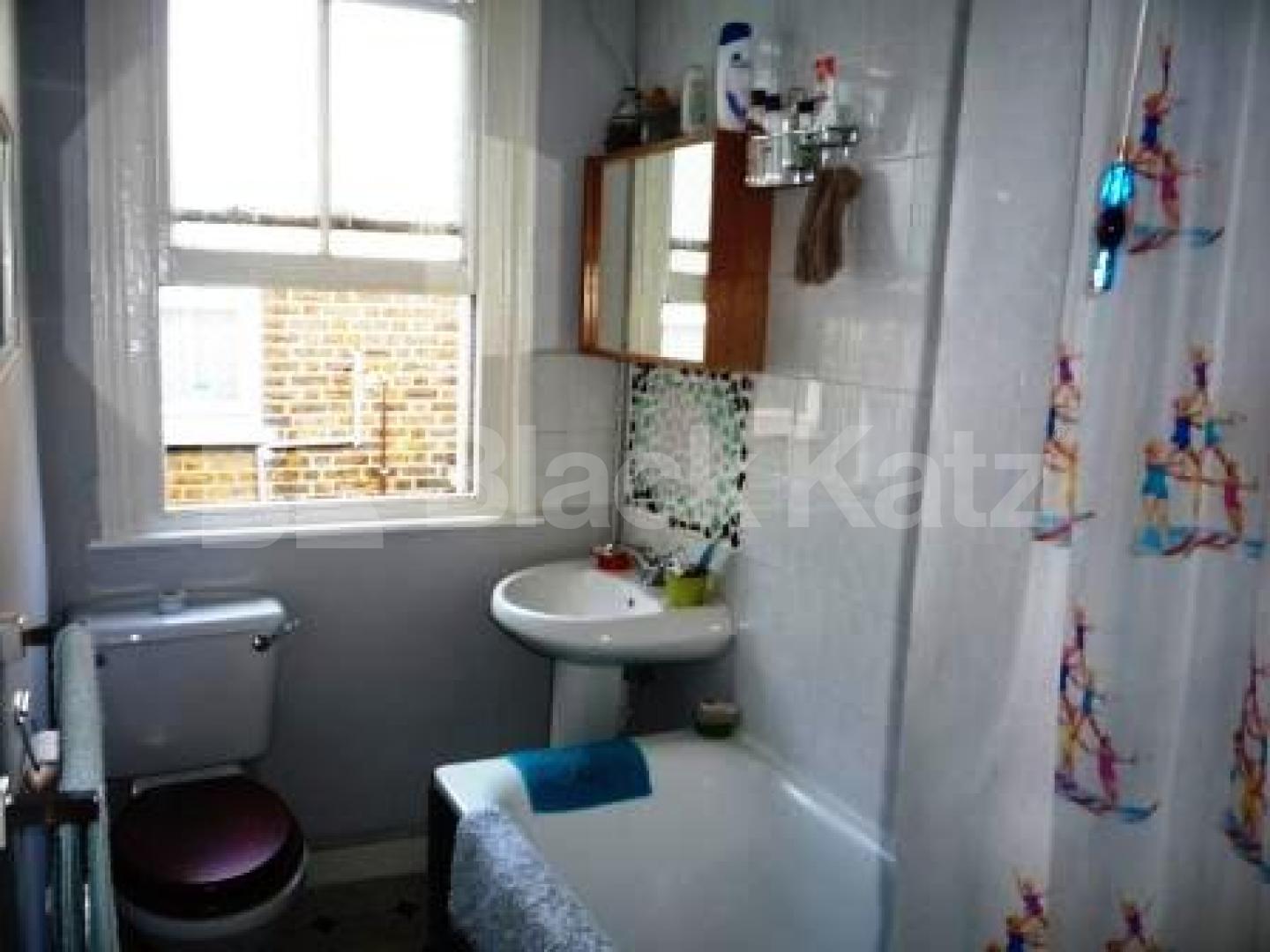 			LET!, 2 Bedroom, 1 bath, 1 reception Flat			 Falkland Road, TURNPIKE LANE