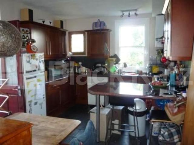 			LET!, 2 Bedroom, 1 bath, 1 reception Flat			 Falkland Road, TURNPIKE LANE
