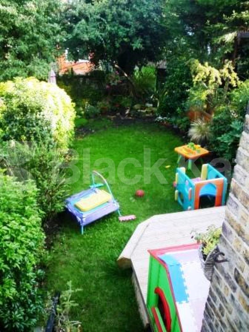 			LET!, 2 Bedroom, 1 bath, 1 reception Flat			 Falkland Road, TURNPIKE LANE