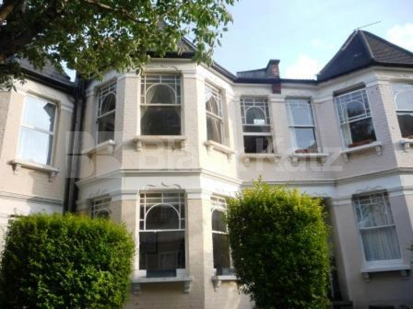 			LET!, 2 Bedroom, 1 bath, 1 reception Flat			 Falkland Road, TURNPIKE LANE