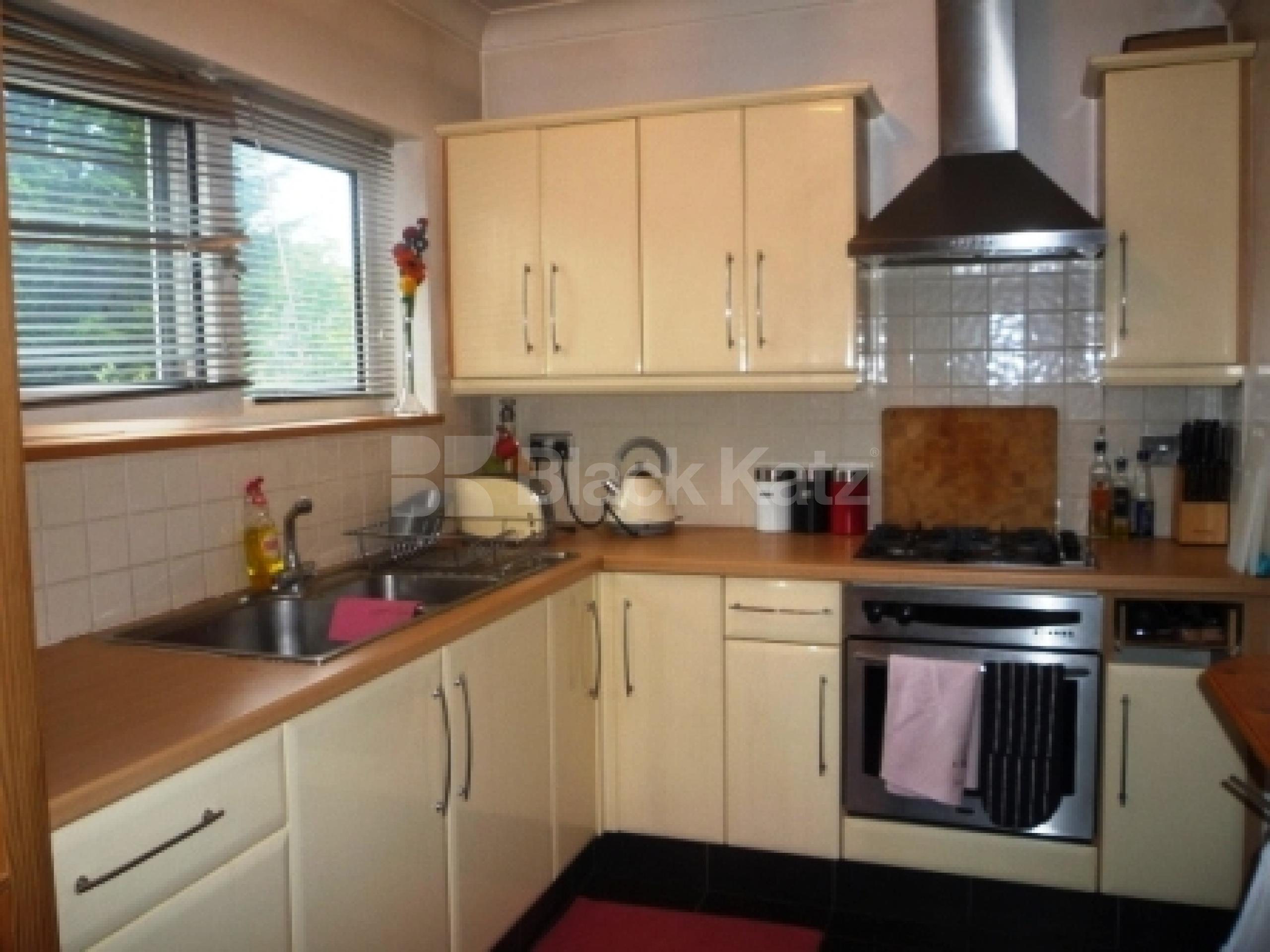 			2 Bedroom, 1 bath, 1 reception Ground Floor Flat			 Hastings Road, Bounds Green N11