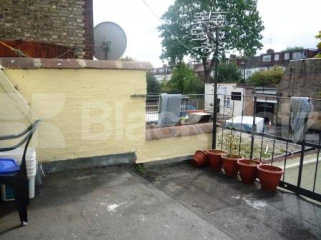 			Large three bed with Garden in Hornsey , 3 Bedroom, 1 bath, 1 reception Flat			 Priory Road, Hornsey