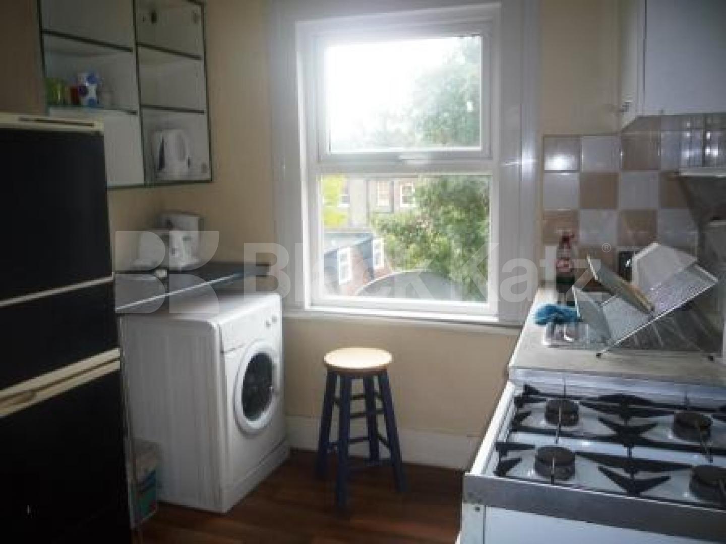 			Large three bed with Garden in Hornsey , 3 Bedroom, 1 bath, 1 reception Flat			 Priory Road, Hornsey