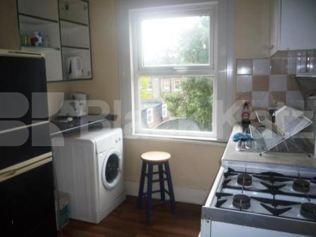 			Large three bed with Garden in Hornsey , 3 Bedroom, 1 bath, 1 reception Flat			 Priory Road, Hornsey