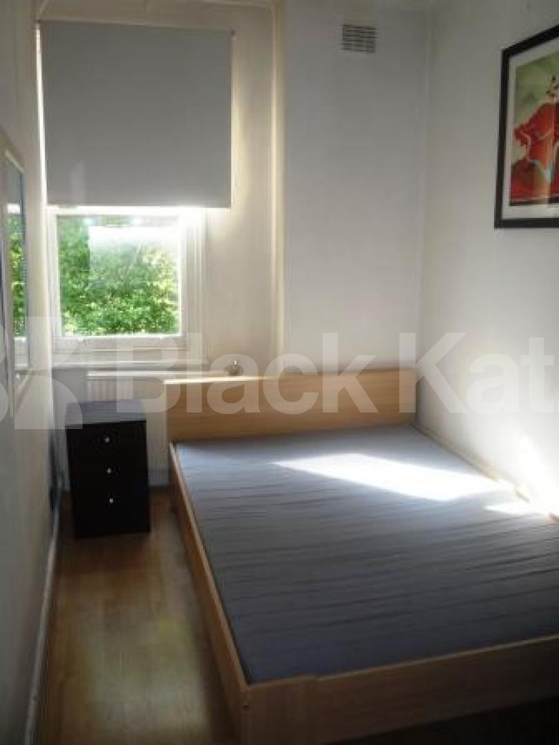 			3 Bedroom, 1 bath, 1 reception Flat			 Middle Lane, CROUCH END