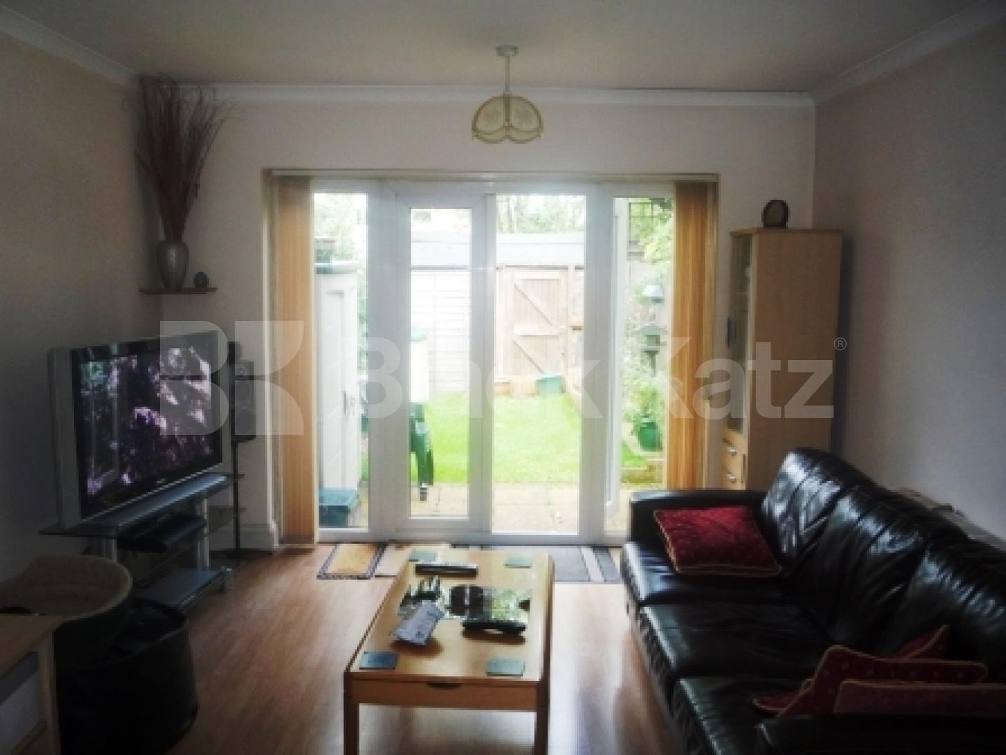 			1 Bedroom, 1 bath, 1 reception Ground Floor Flat			 Maidstone Road, BOUNDS GREEN