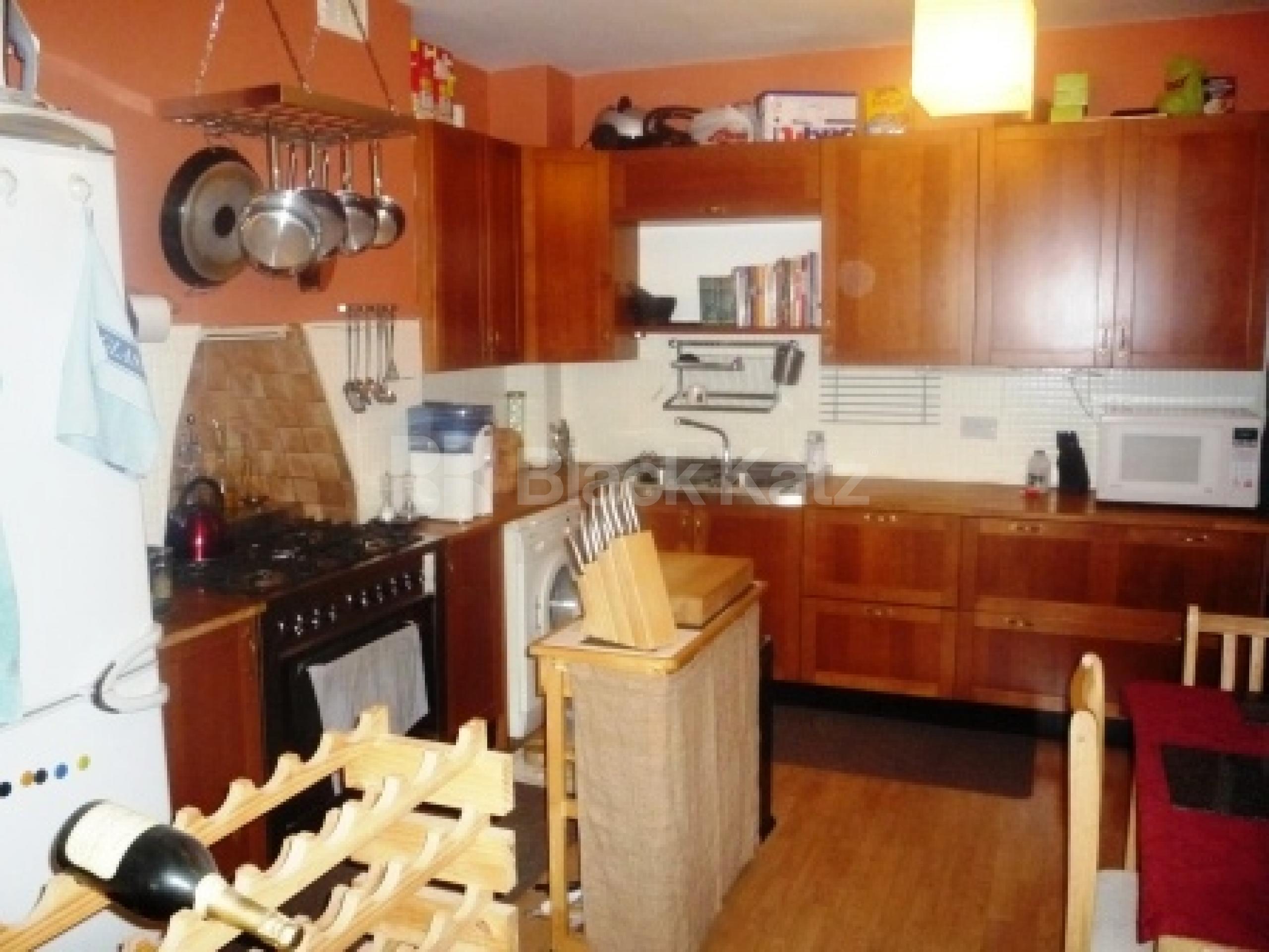 			1 Bedroom, 1 bath, 1 reception Ground Floor Flat			 Maidstone Road, BOUNDS GREEN N11