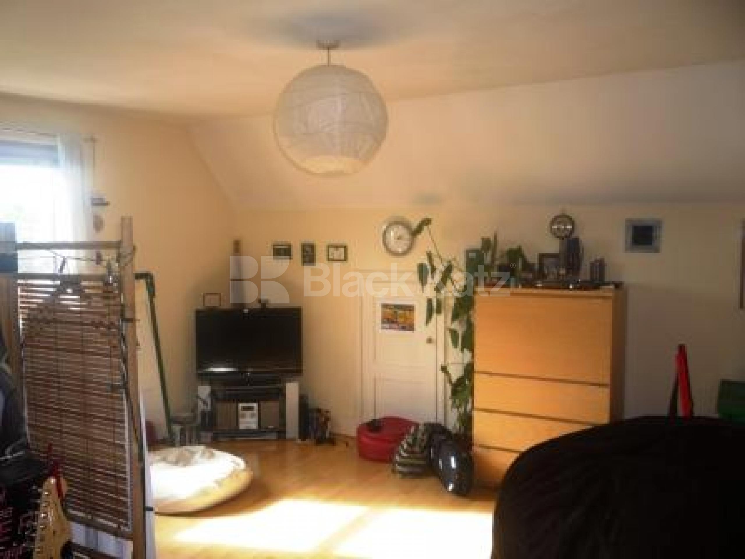 			1 Bedroom, 1 bath, 1 reception Flat			 Maidstone Road, Bounds Green N11