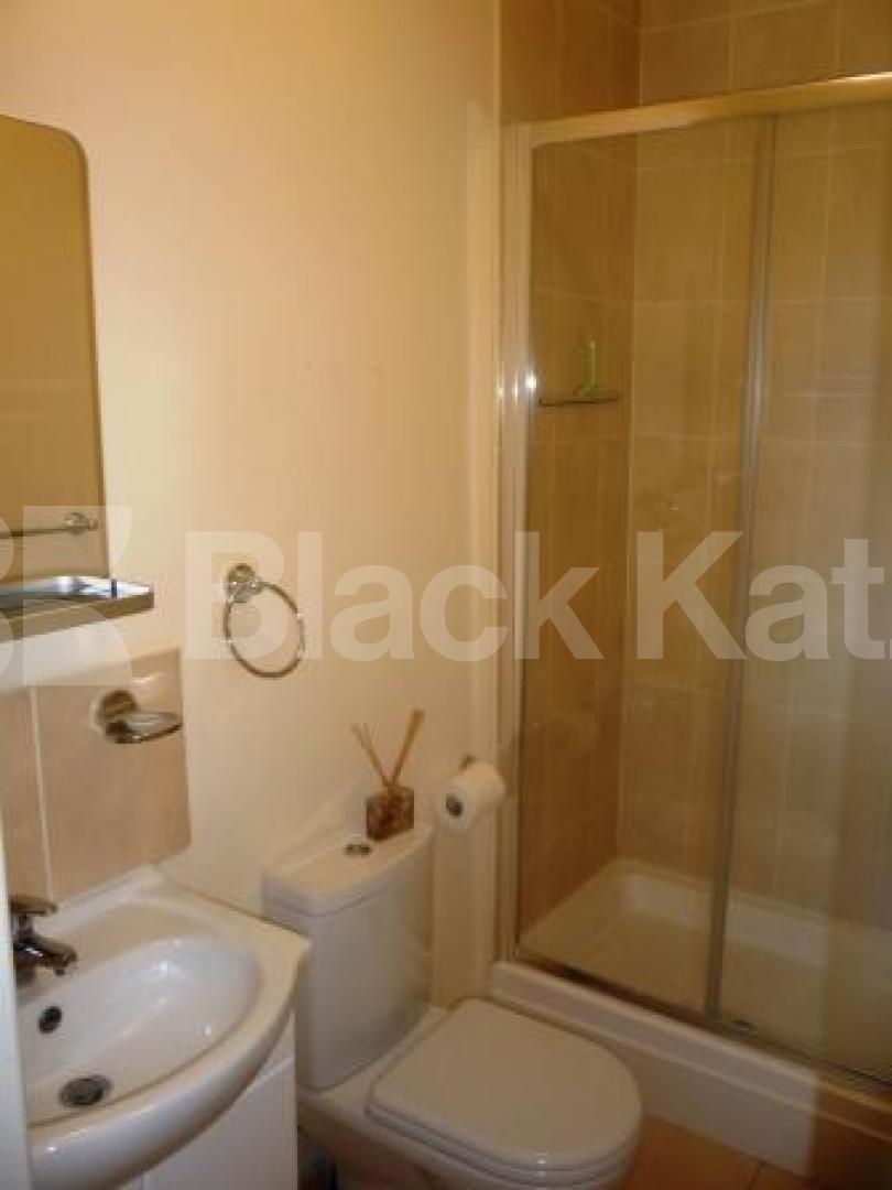 			Studio Apartment, 1 bath, 1 reception Studio			 High Street, HORNSEY