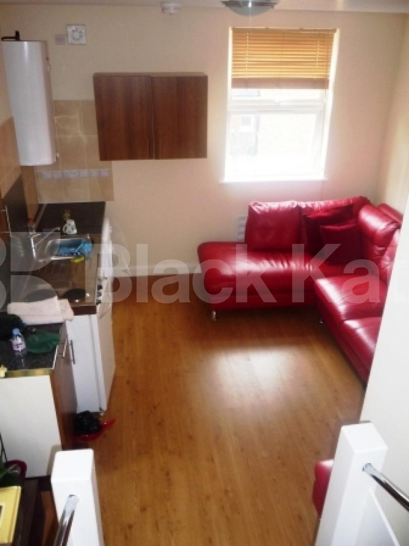 			Studio Apartment, 1 bath, 1 reception Studio			 High Street, HORNSEY