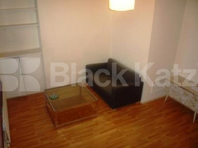 			1 Bedroom, 1 bath, 1 reception Flat			 Park Road, CROUCH END