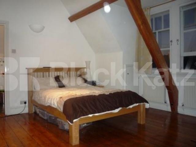 			Stunning, 2 Bedroom, 1 bath, 1 reception Flat			 Park Road, Crouch End